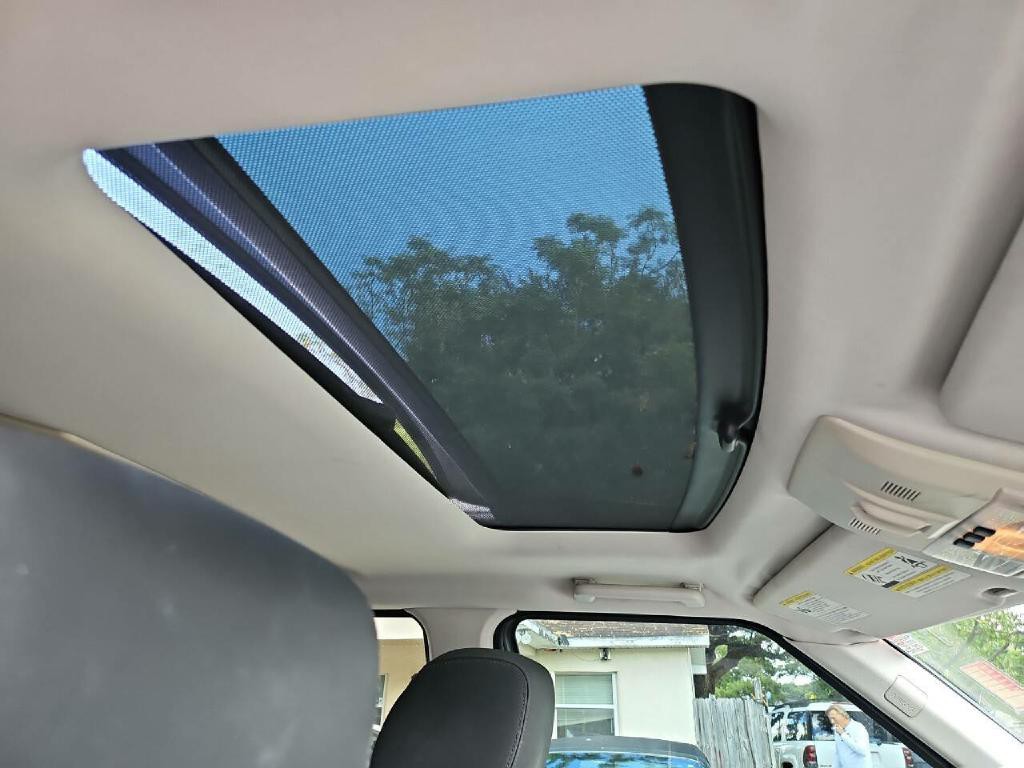 2011 Land Rover LR4 Image 13