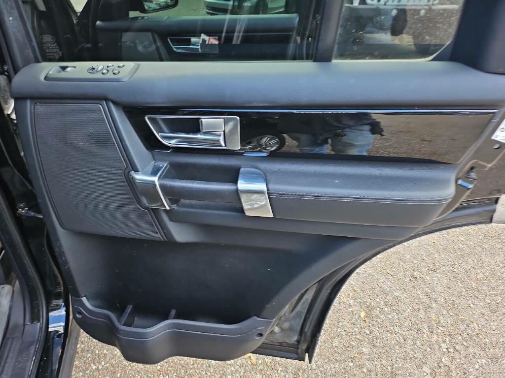 2011 Land Rover LR4 Image 14