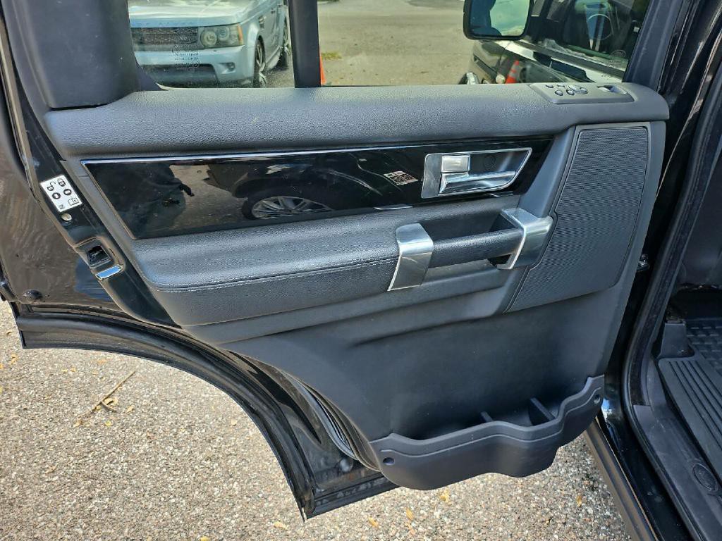 2011 Land Rover LR4 Image 18