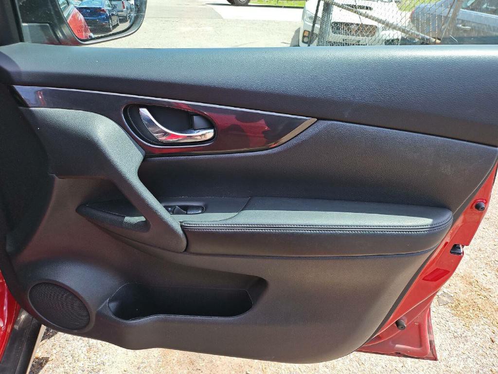 2017 Nissan Rogue Image 10