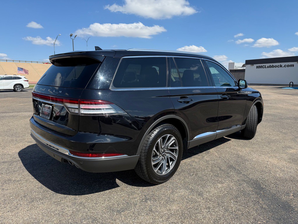 2022 Lincoln Aviator Image 2