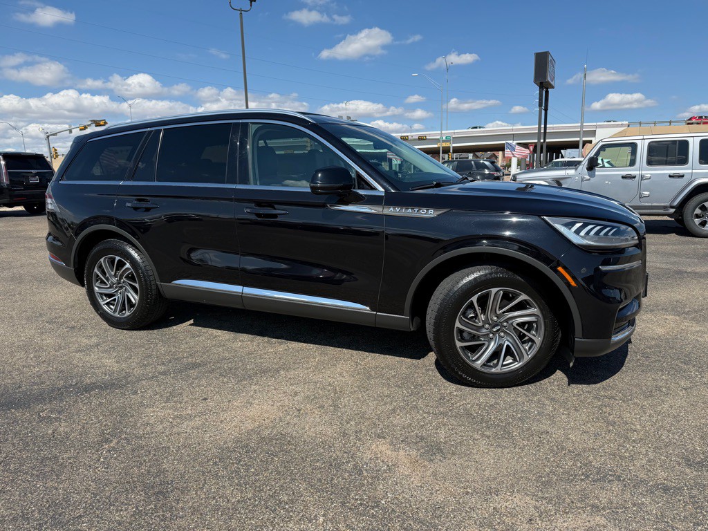 2022 Lincoln Aviator Image 3