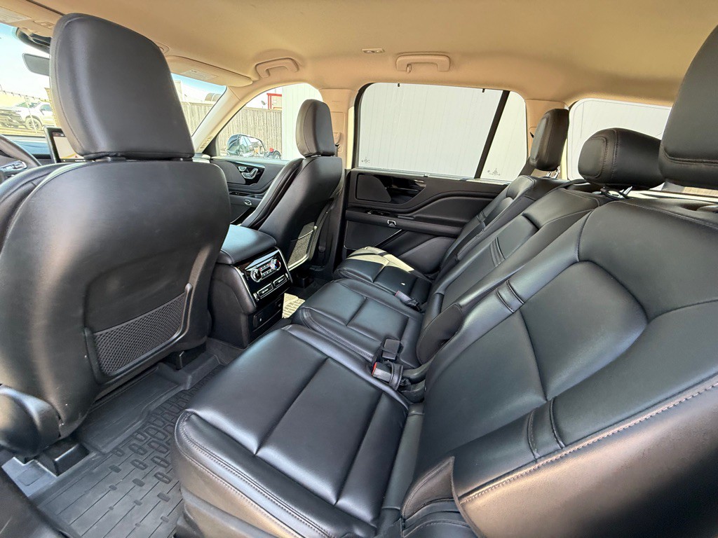 2022 Lincoln Aviator Image 11