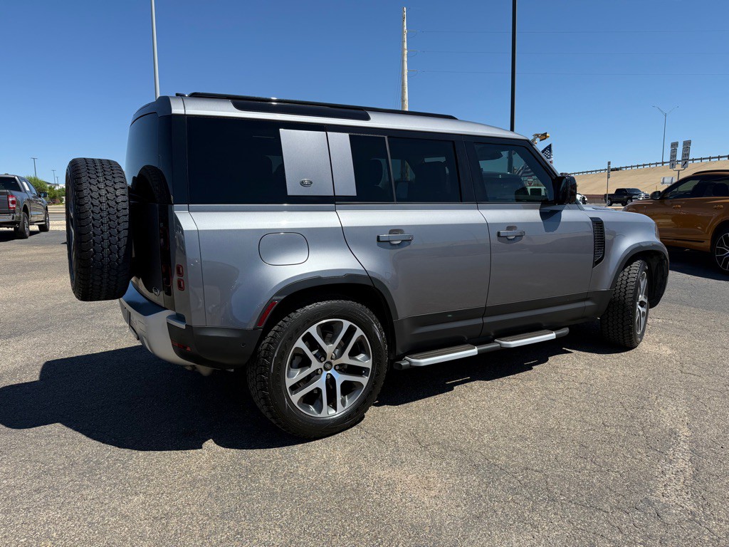 2021 Land Rover Defender Image 8