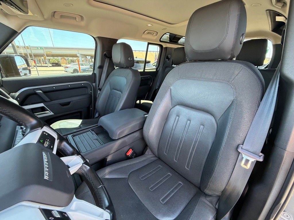 2021 Land Rover Defender Image 9