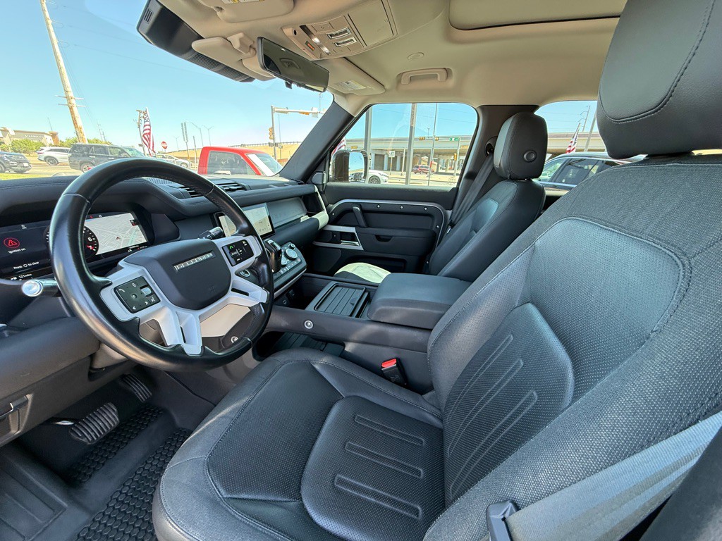 2021 Land Rover Defender Image 10