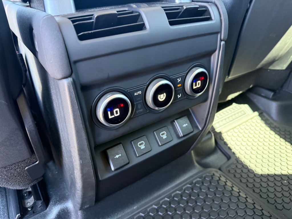 2021 Land Rover Defender Image 13
