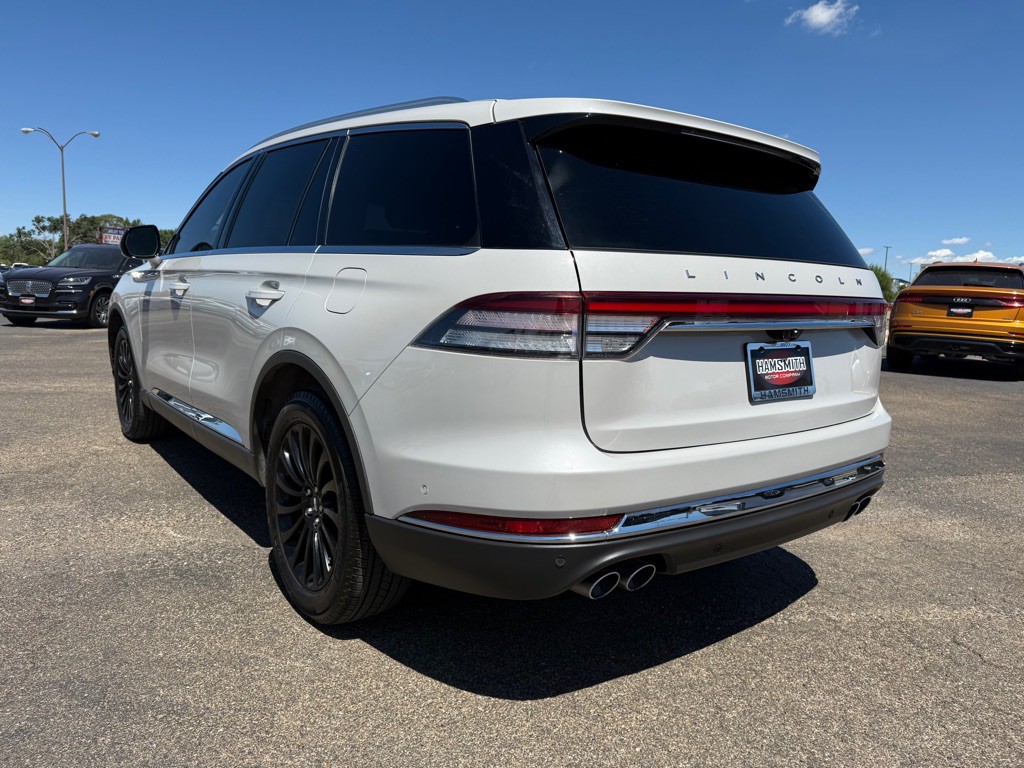 2022 Lincoln Aviator Image 2