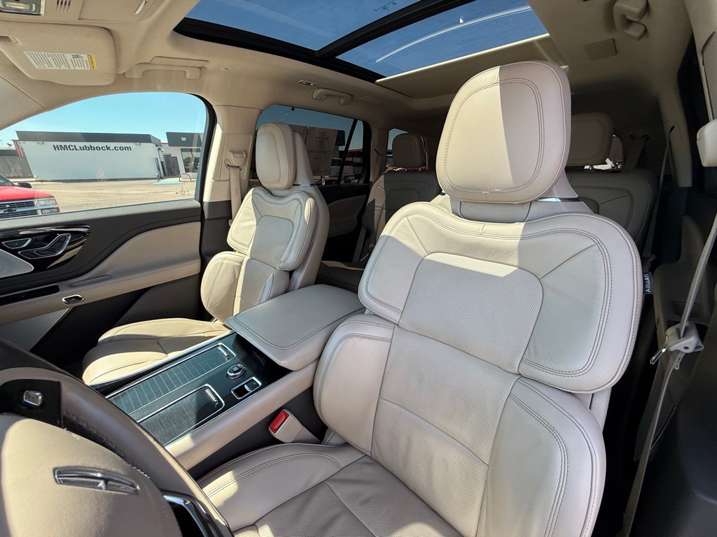 2022 Lincoln Aviator Image 10