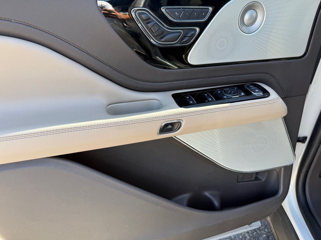 2022 Lincoln Aviator Image 16