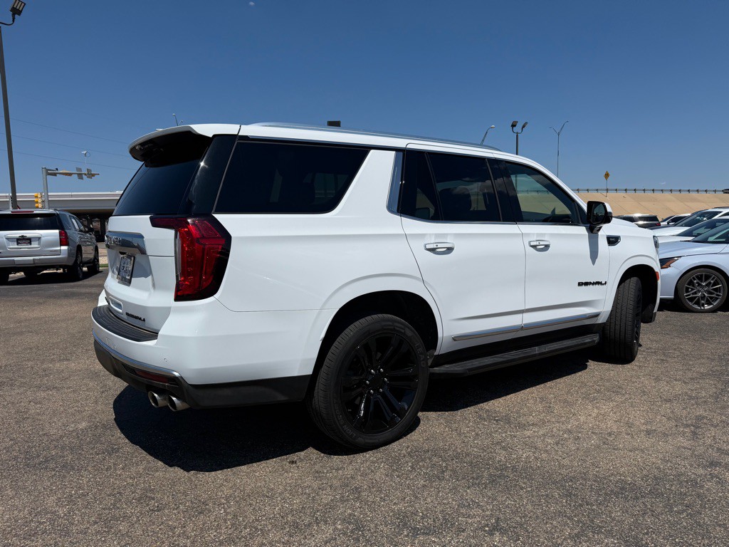 2021 GMC Yukon Image 3