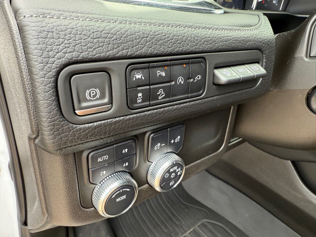 2021 GMC Yukon Image 18