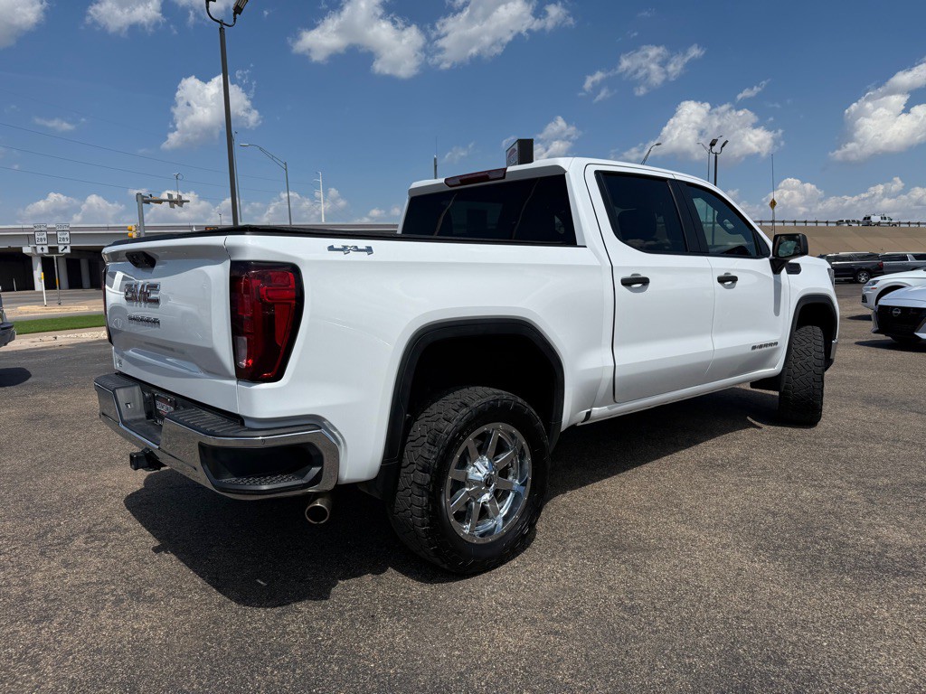 2024 GMC Sierra Image 3