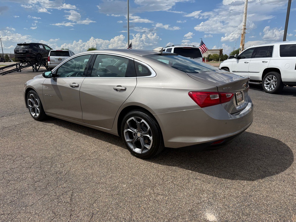 2023 Chevrolet Malibu Image 2