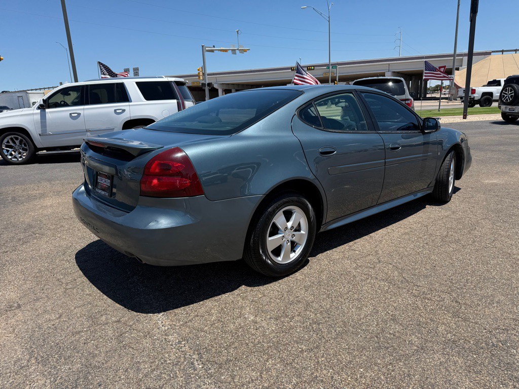 2007 Pontiac Grand Prix Image 3