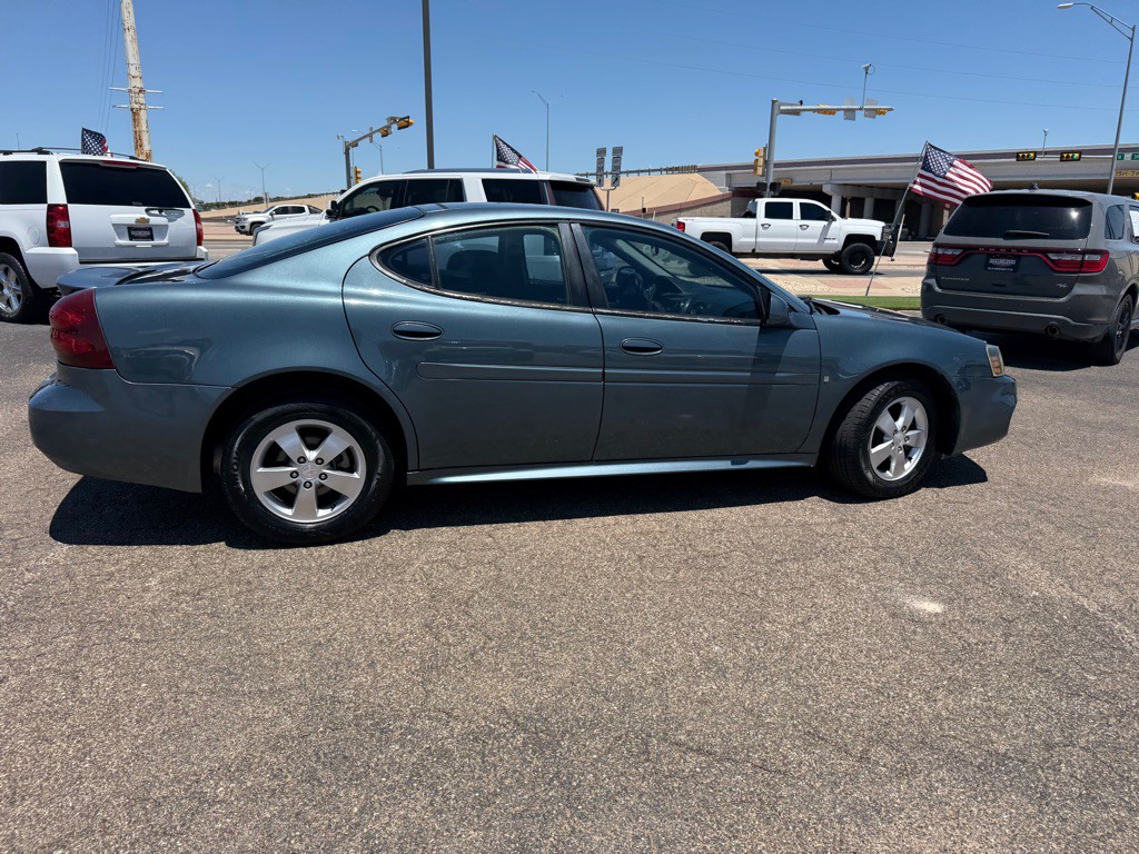 2007 Pontiac Grand Prix Image 4
