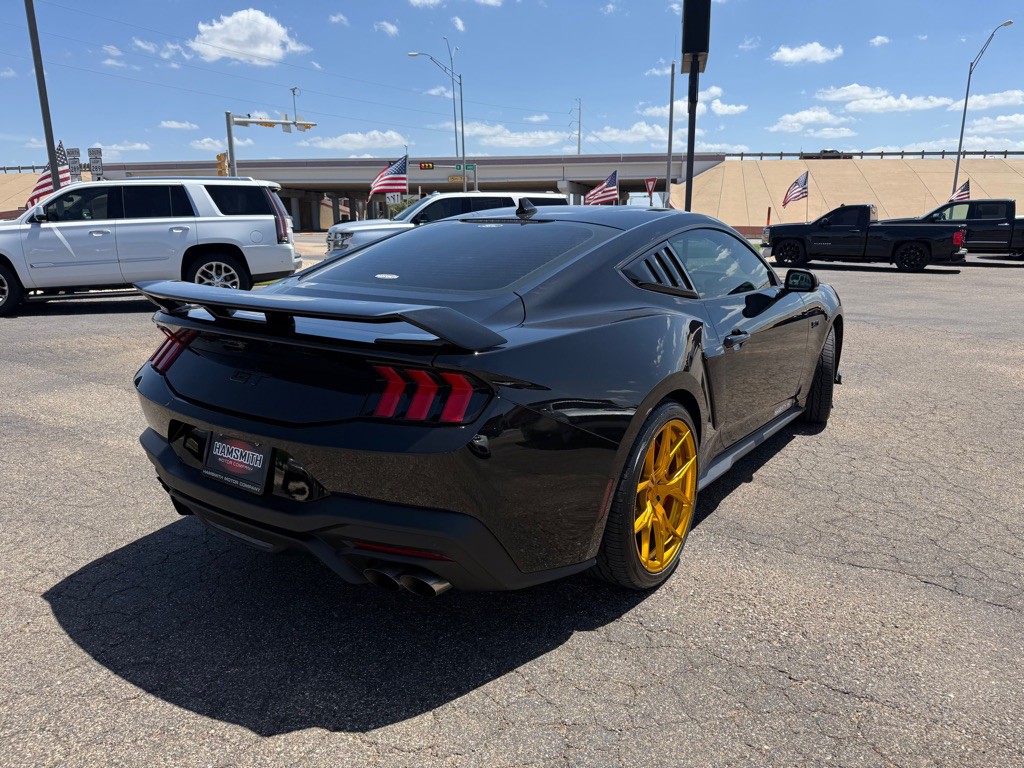 2024 Ford Mustang Image 3