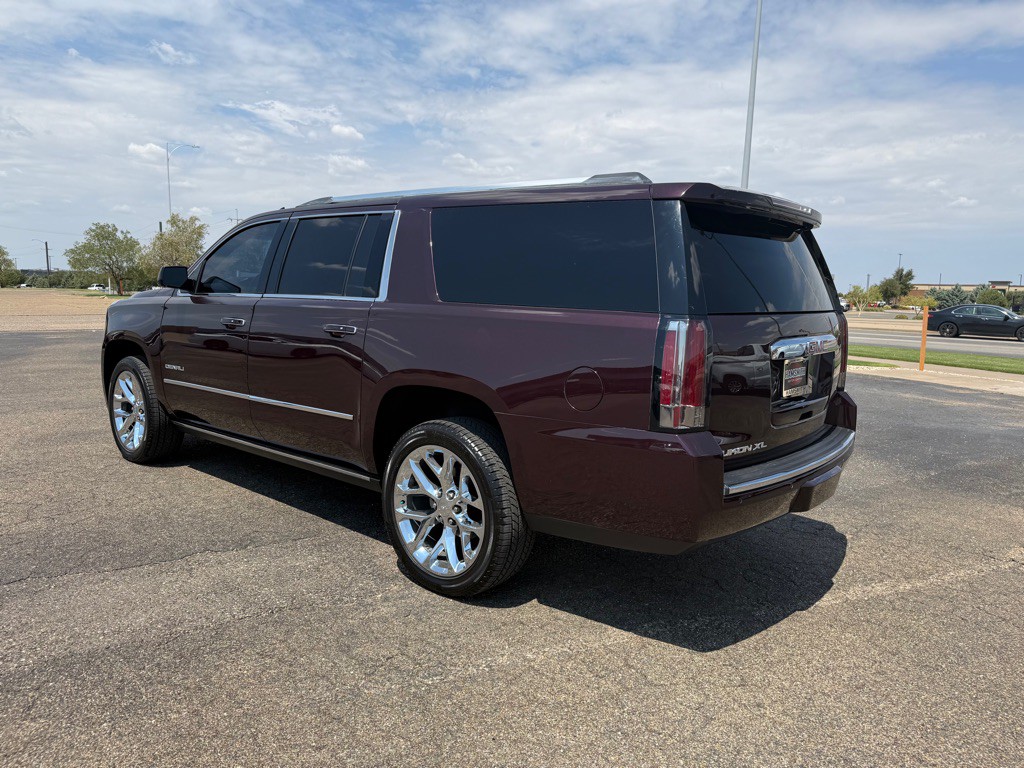 2017 GMC Yukon Image 2