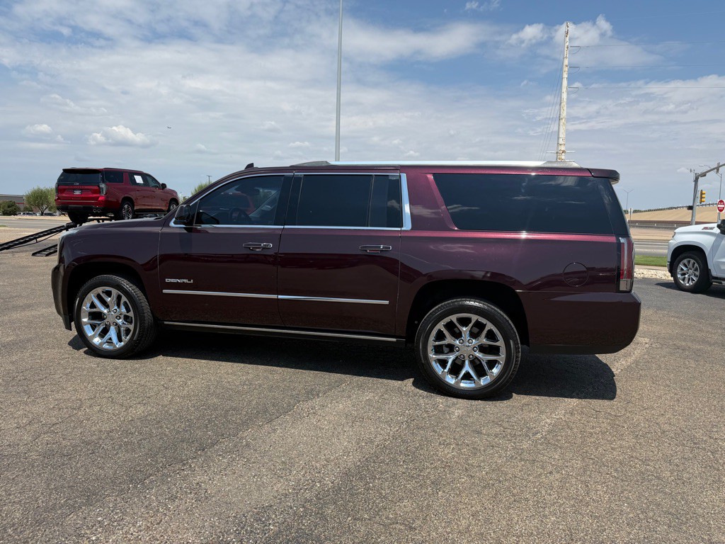 2017 GMC Yukon Image 3