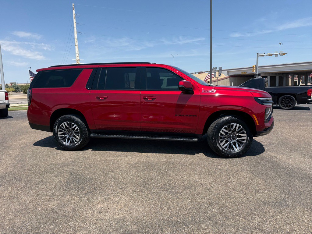 2025 Chevrolet Suburban Image 2