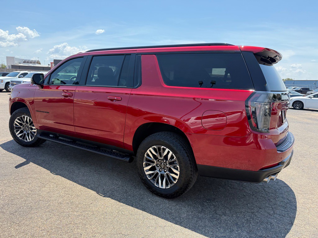 2025 Chevrolet Suburban Image 8