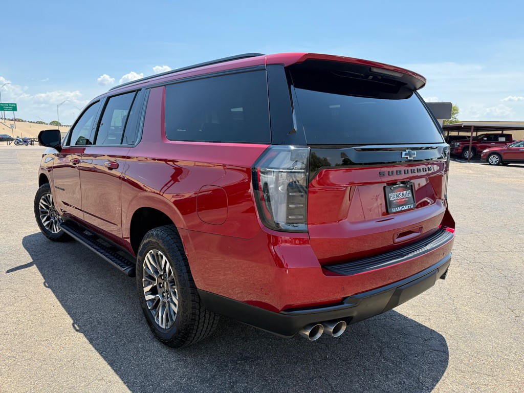2025 Chevrolet Suburban Image 9