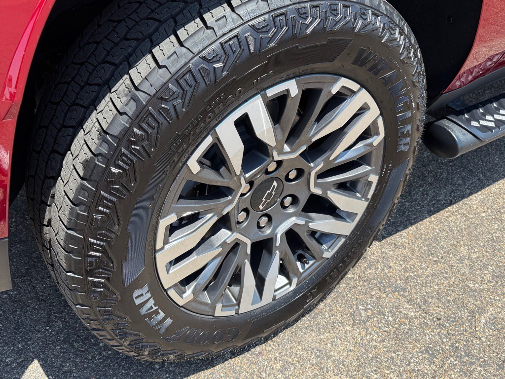 2025 Chevrolet Suburban Image 13