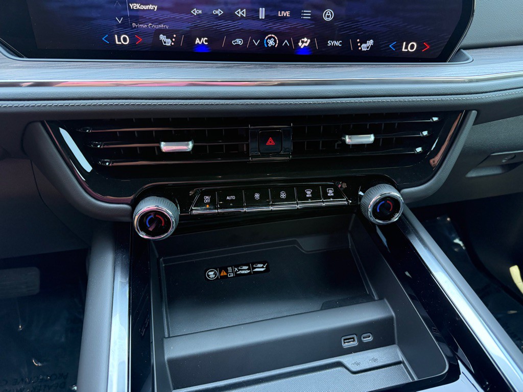 2025 Chevrolet Suburban Image 17