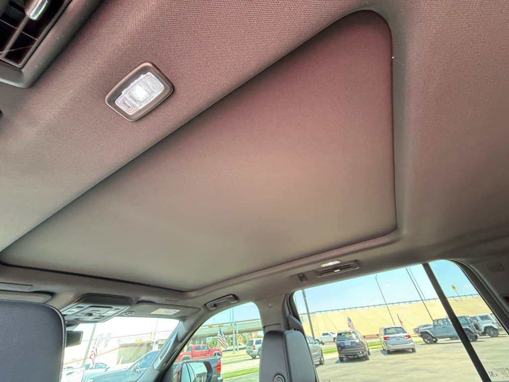 2025 Chevrolet Suburban Image 19