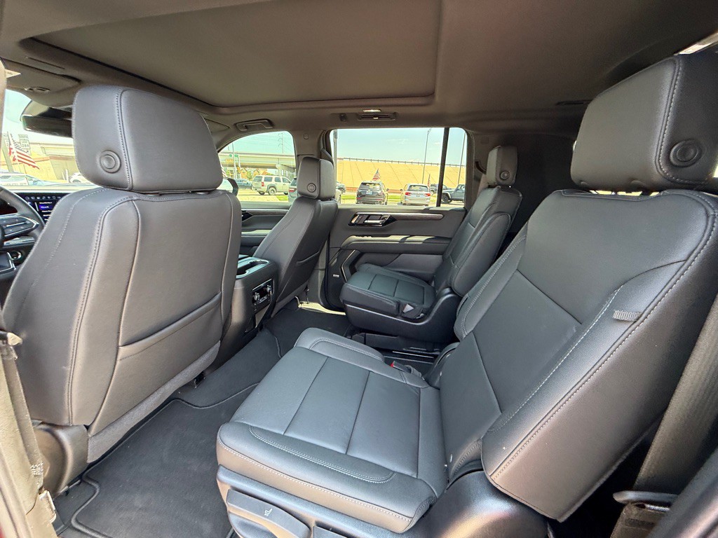 2025 Chevrolet Suburban Image 24