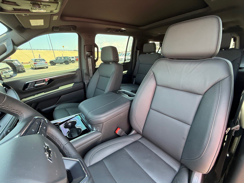 2025 Chevrolet Suburban Image 27