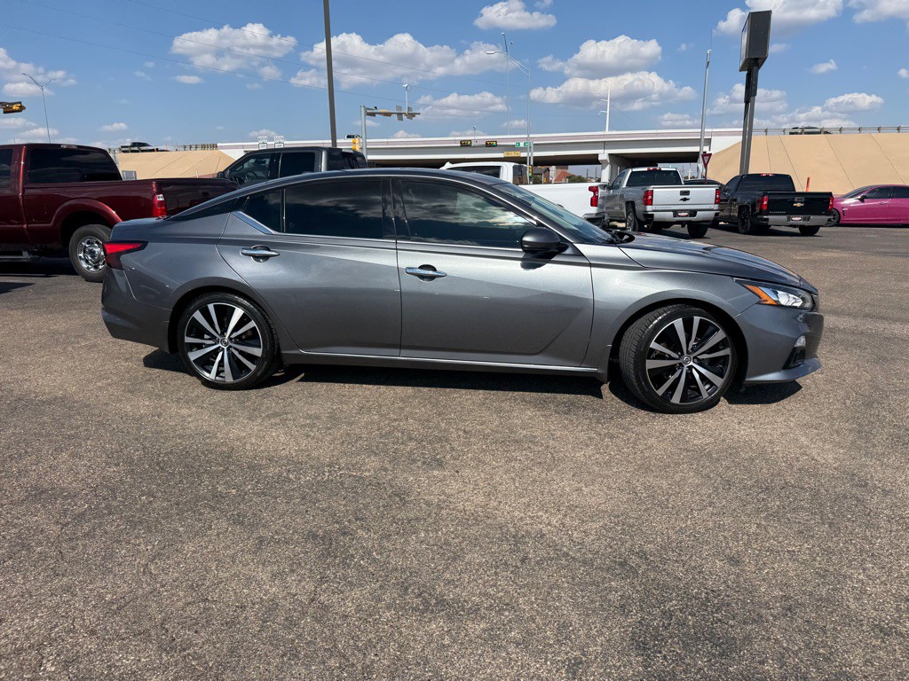2019 Nissan Altima Image 2