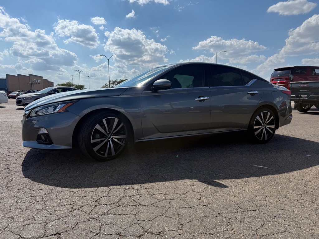 2019 Nissan Altima Image 10