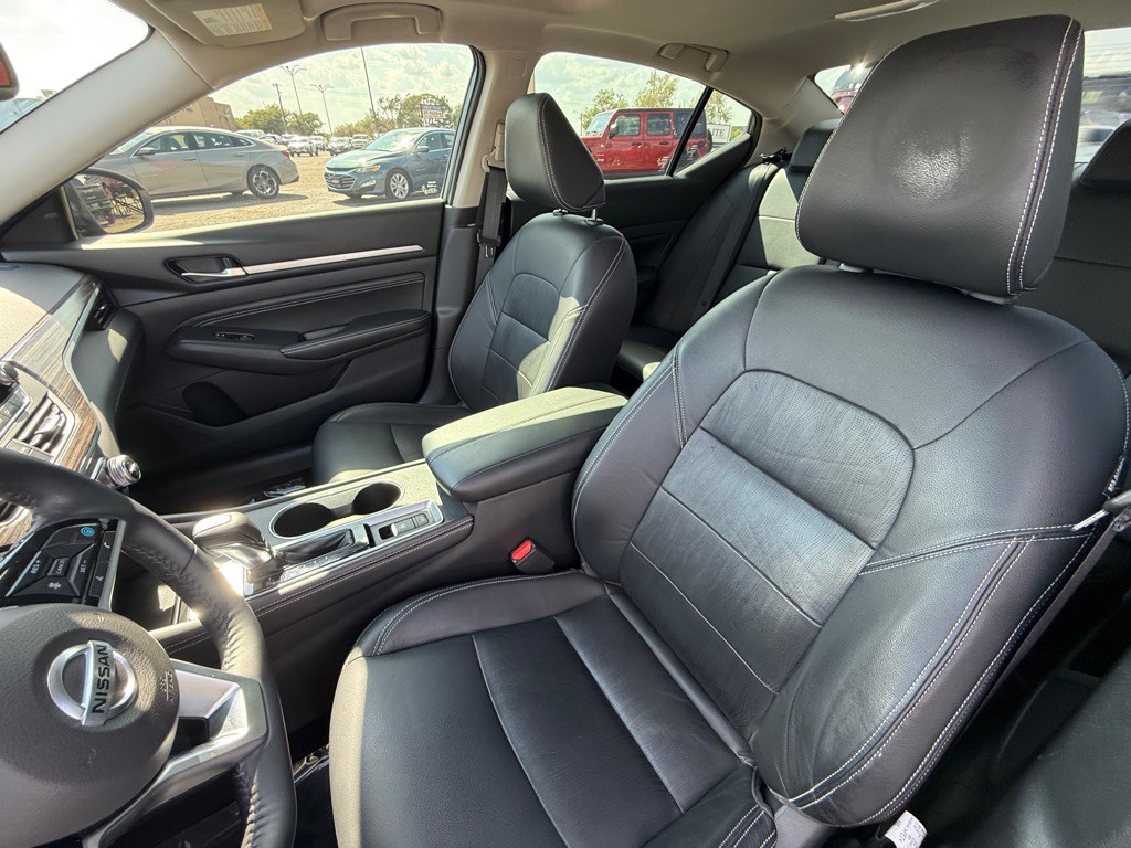 2019 Nissan Altima Image 12