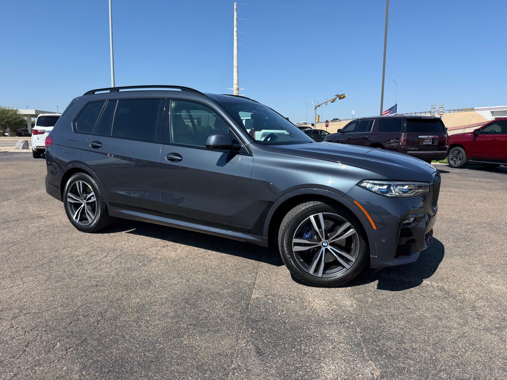 2022 BMW X7 Image 3