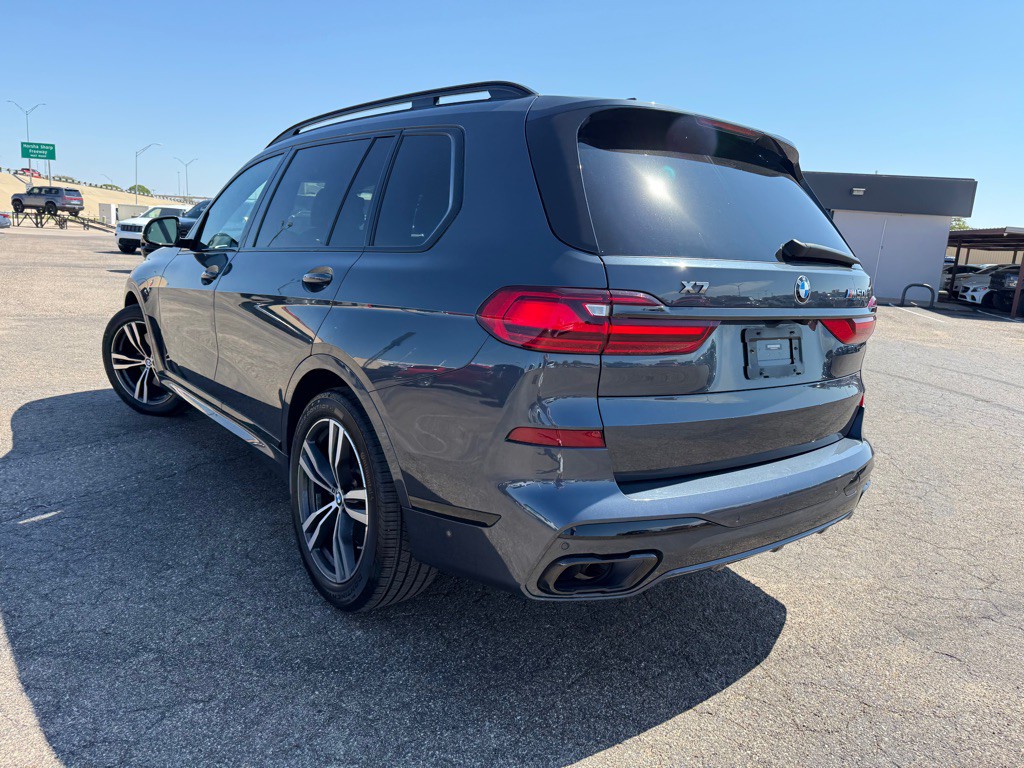 2022 BMW X7 Image 7