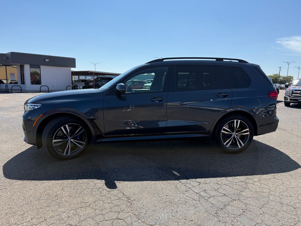 2022 BMW X7 Image 8