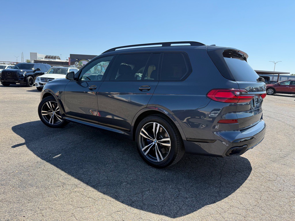 2022 BMW X7 Image 9