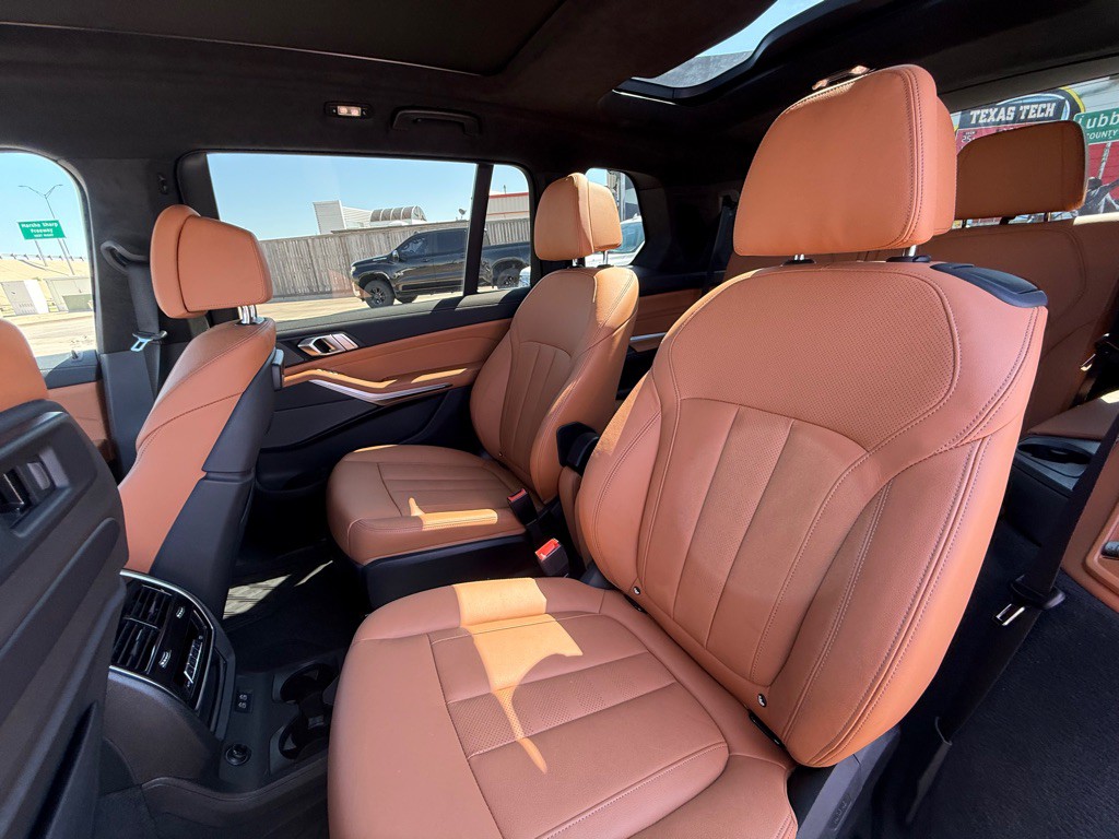 2022 BMW X7 Image 13