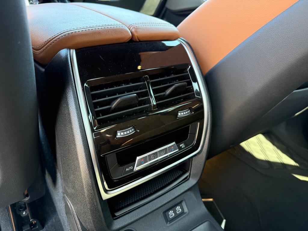 2022 BMW X7 Image 17