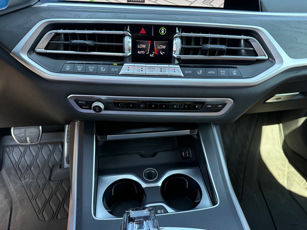 2022 BMW X7 Image 25