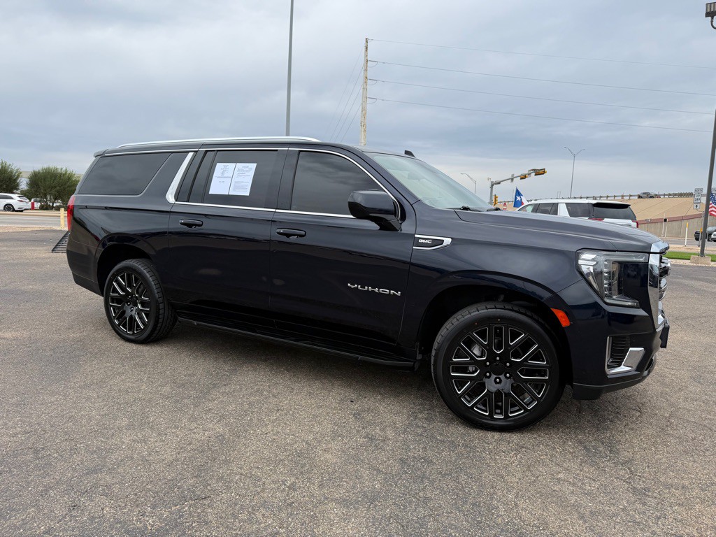 2023 GMC Yukon Image 3