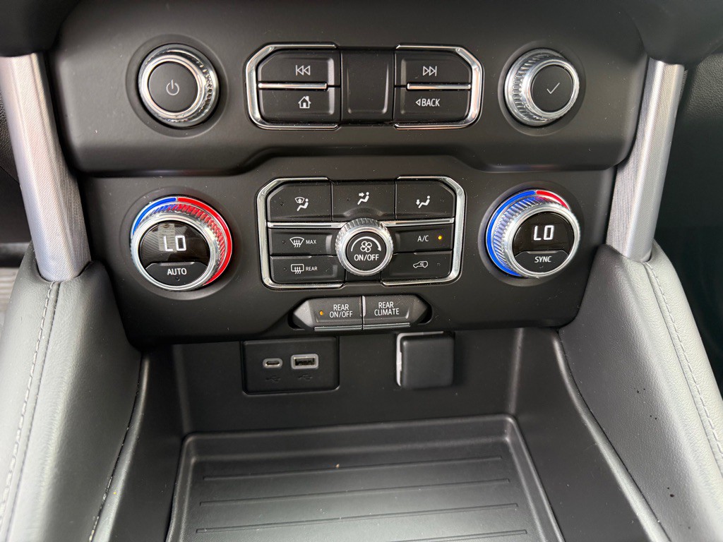 2023 GMC Yukon Image 21