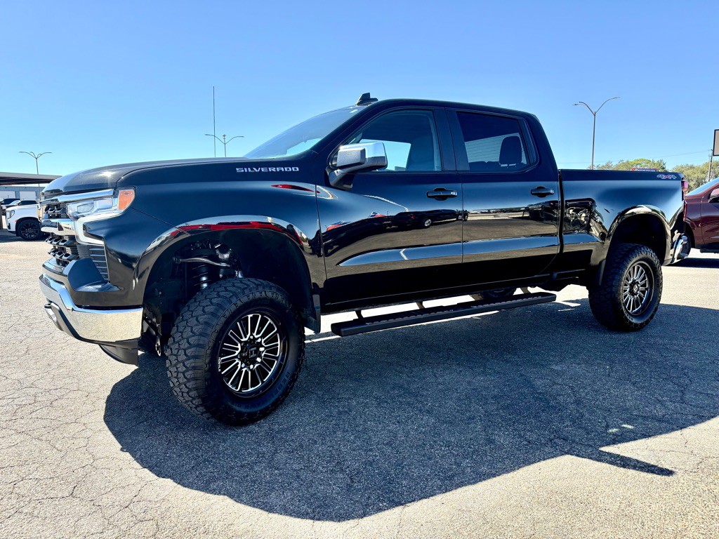 2023 Chevrolet Silverado 1500 Image 2
