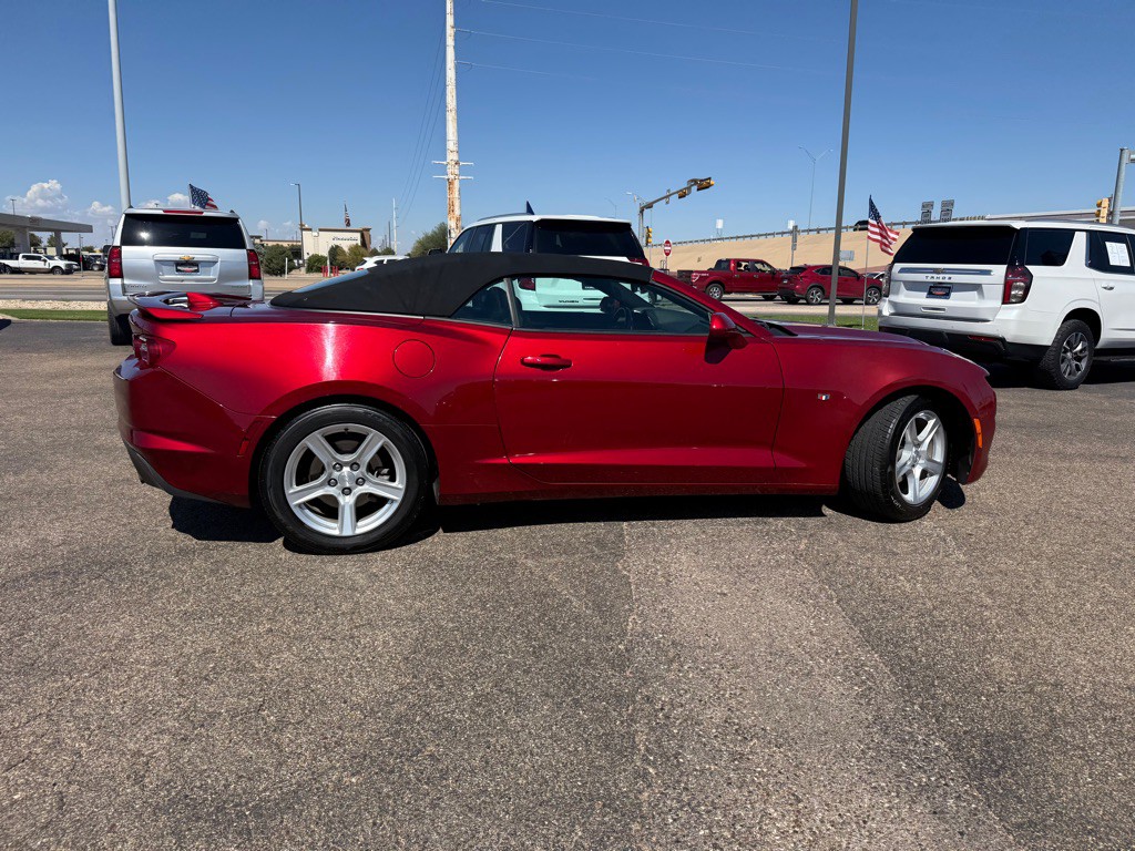 2023 Chevrolet Camaro Image 2