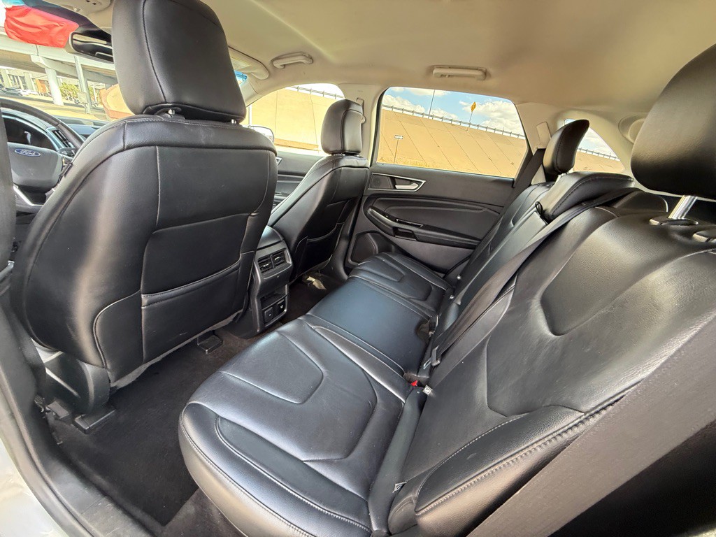 2020 Ford Edge Image 9