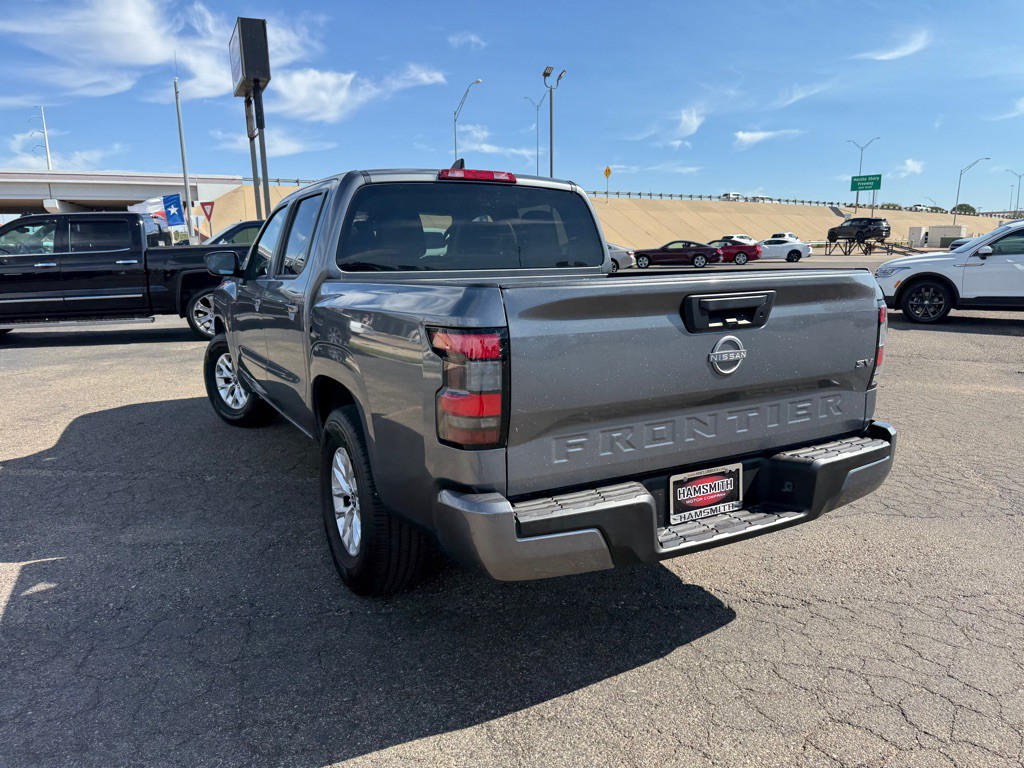 2024 Nissan Frontier Image 8