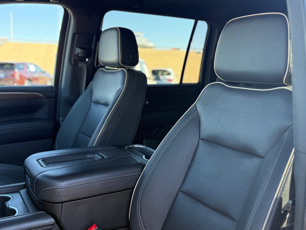 2023 Chevrolet Suburban Image 4