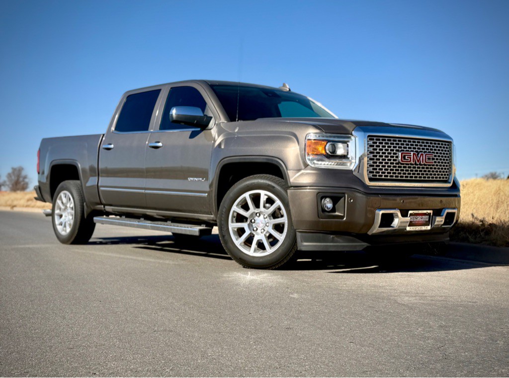 2015 GMC Sierra Image 1