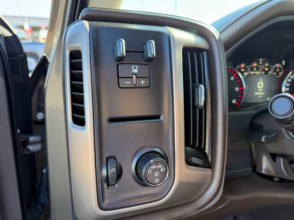 2015 GMC Sierra Image 16